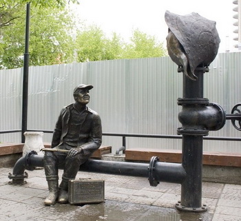 Памятник Водопроводчику